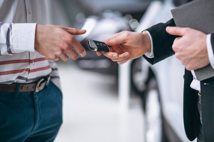 LAT: nekokybiško automobilio pirkimo–pardavimo sutartis gali būti nutraukta tik laikantis įstatyme nustatyto eiliškumo